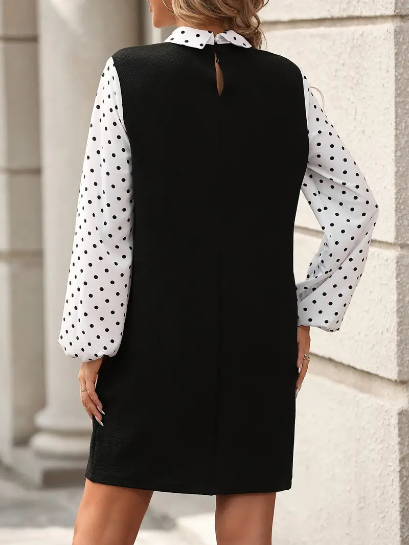 Abito a pois con buco nella serratura sul retro e un tocco moderno