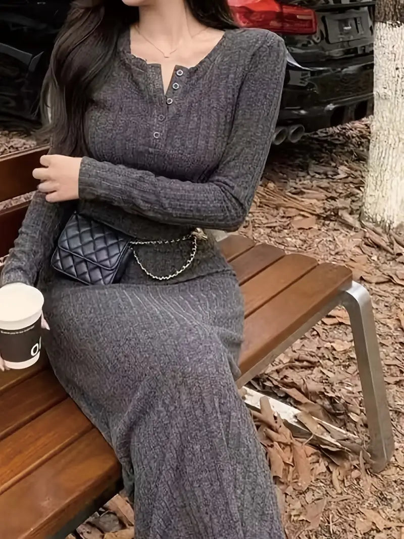 Abito da donna a coste con scollo a V e maniche lunghe