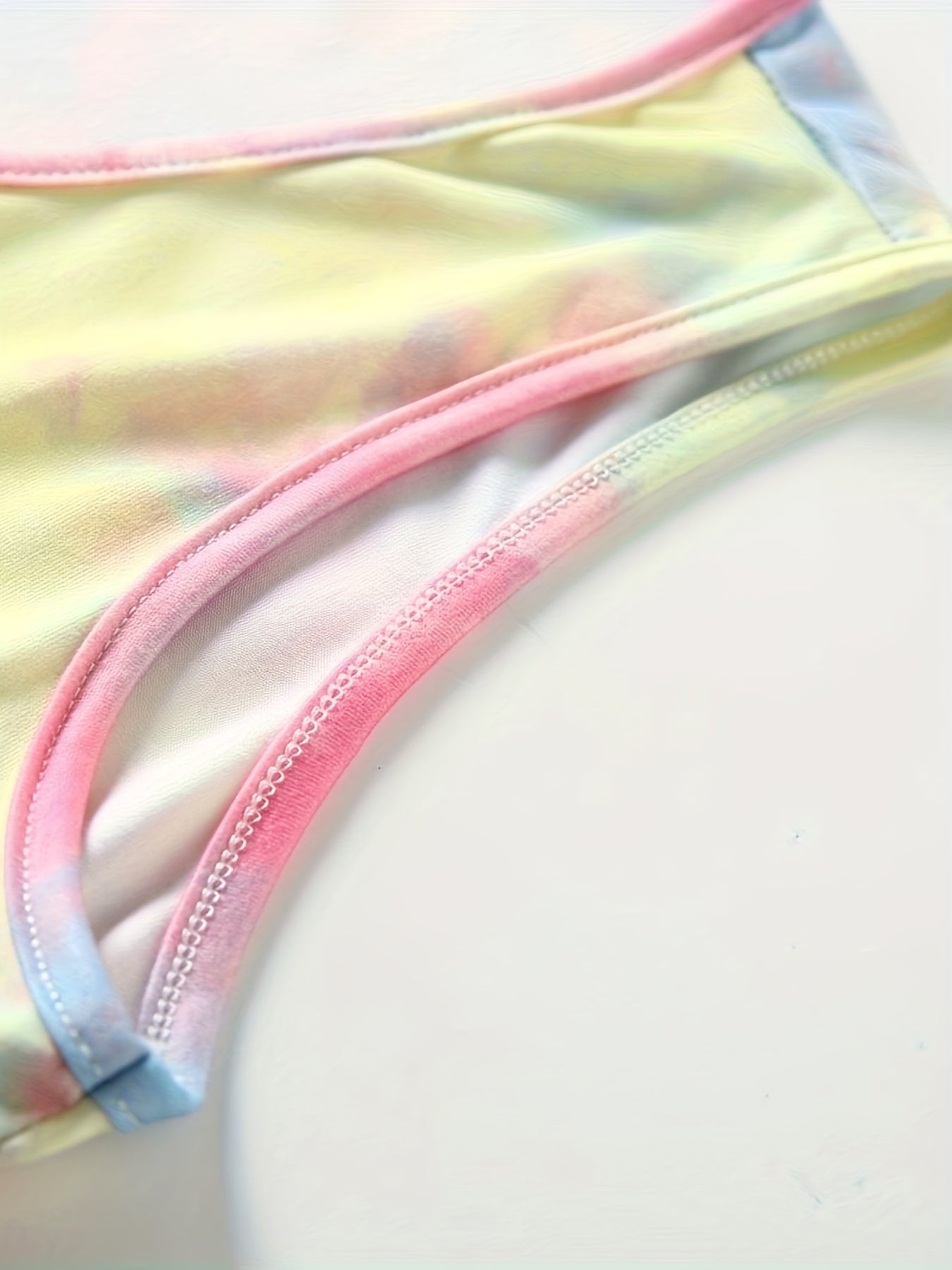 Elegante abito a pieghe senza maniche in stile floreale per l'estate