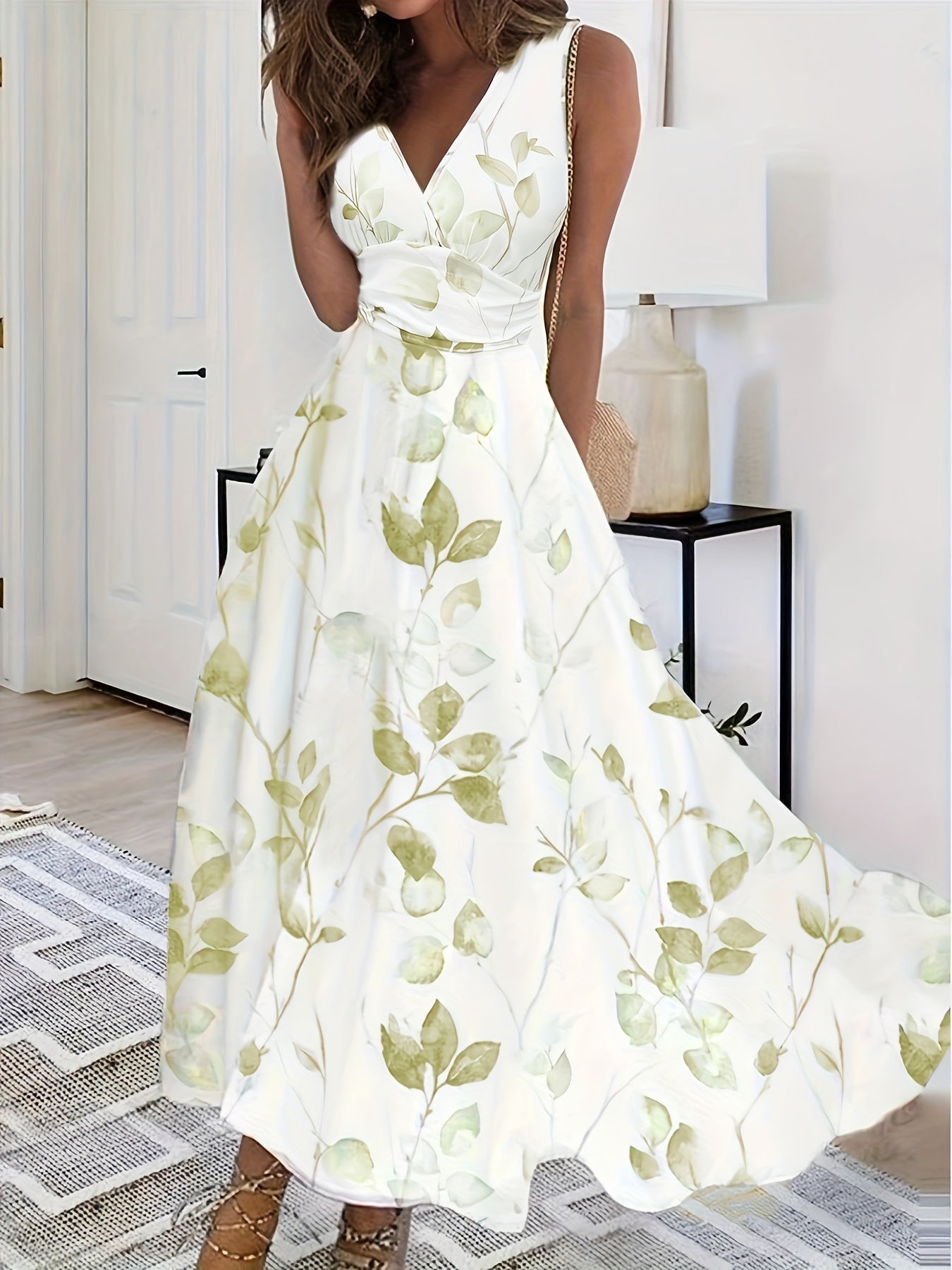 Abito estivo da donna con scollo a V a fiori - Senza maniche e arioso