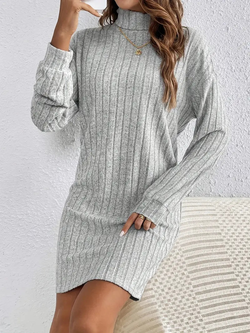 Abito urban chic in maglia testurizzata con dolcevita