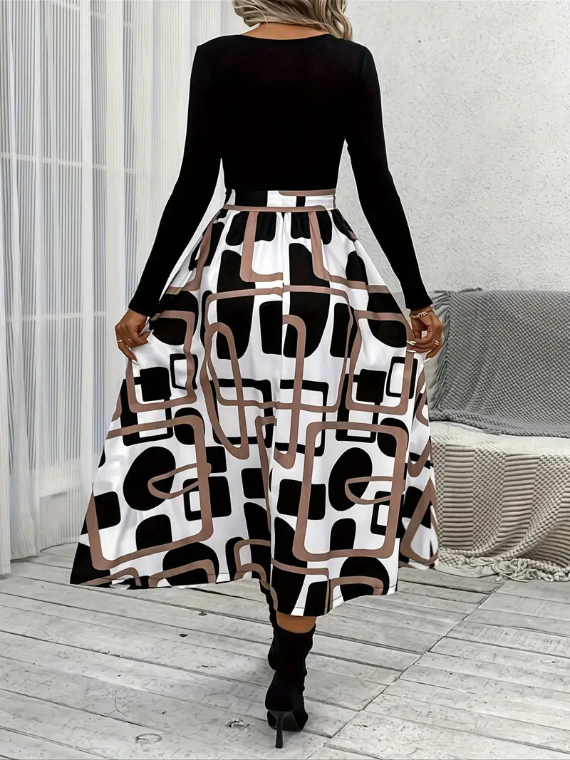 Abito con cintura, stampa grafica e impunture