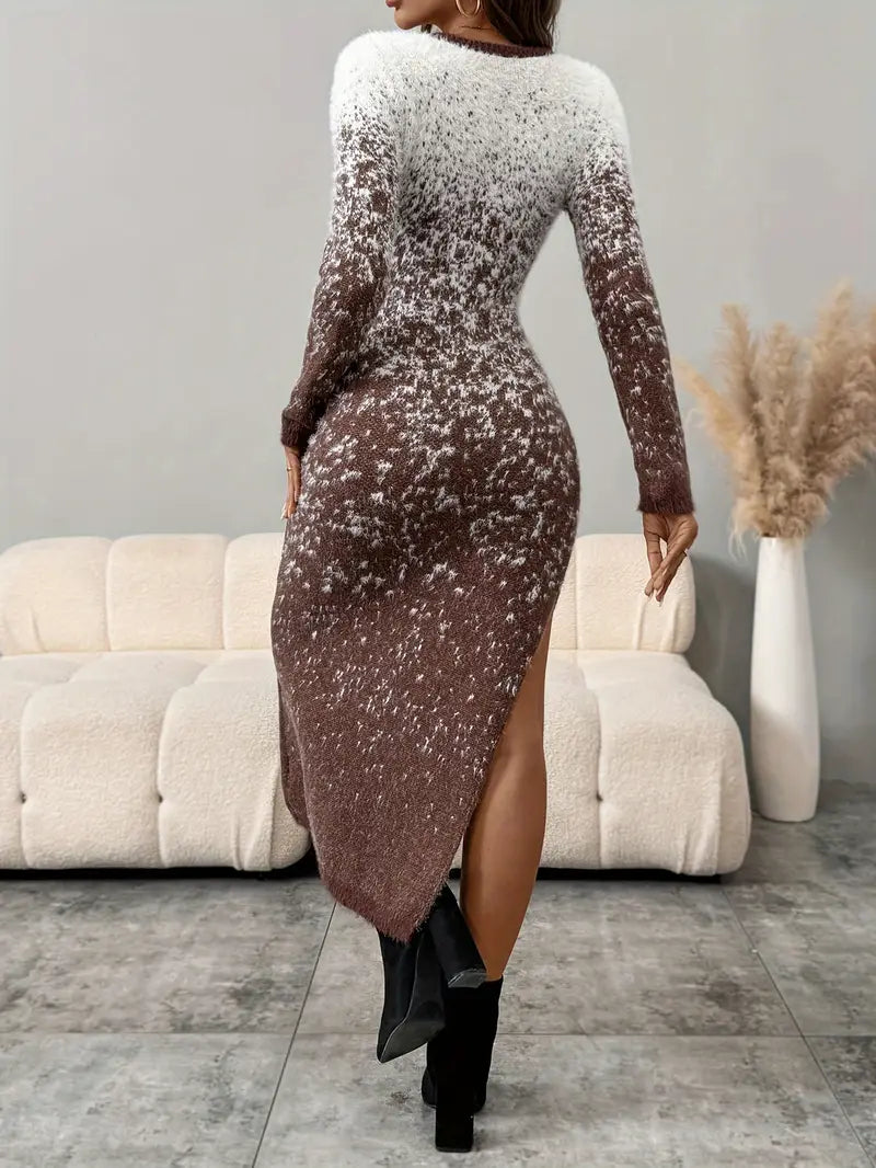 Maglia in tinta con l'abito da casa aderente alla figura