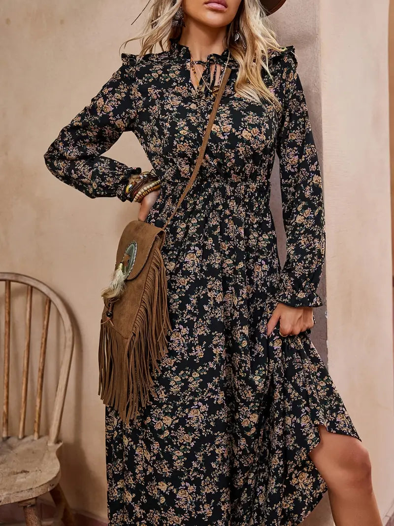 Abito con stampa floreale e orlo increspato - Maxi abito elegante a maniche lunghe con colletto a tacche