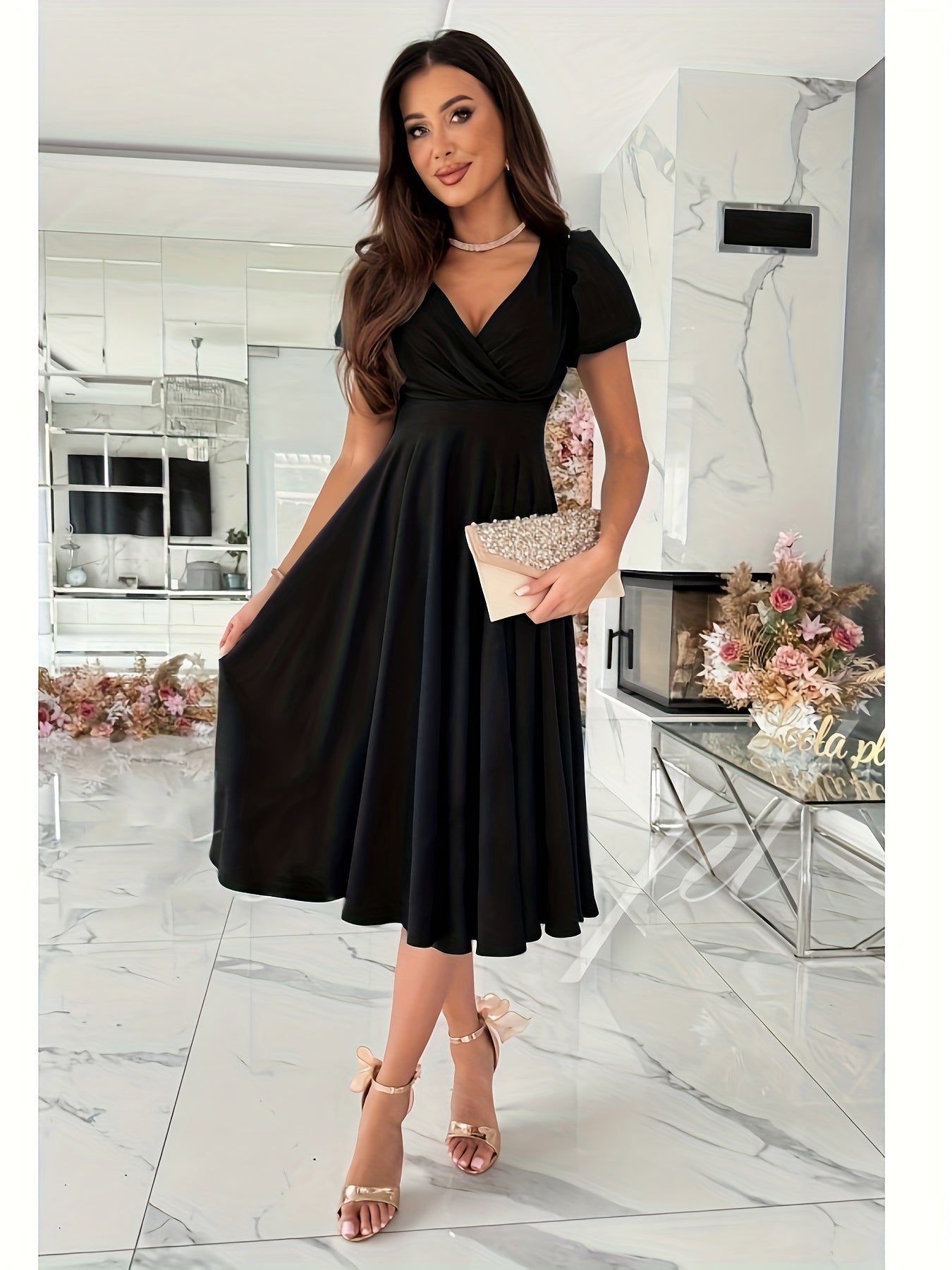 Abito swing - Elegante abito estivo con scollo a V, maniche a sbuffo e vita aderente