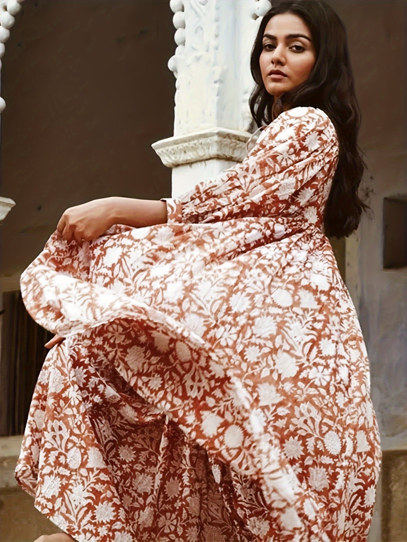 Abito floreale con scollo a V - Abito estivo arioso con maniche a lanterna