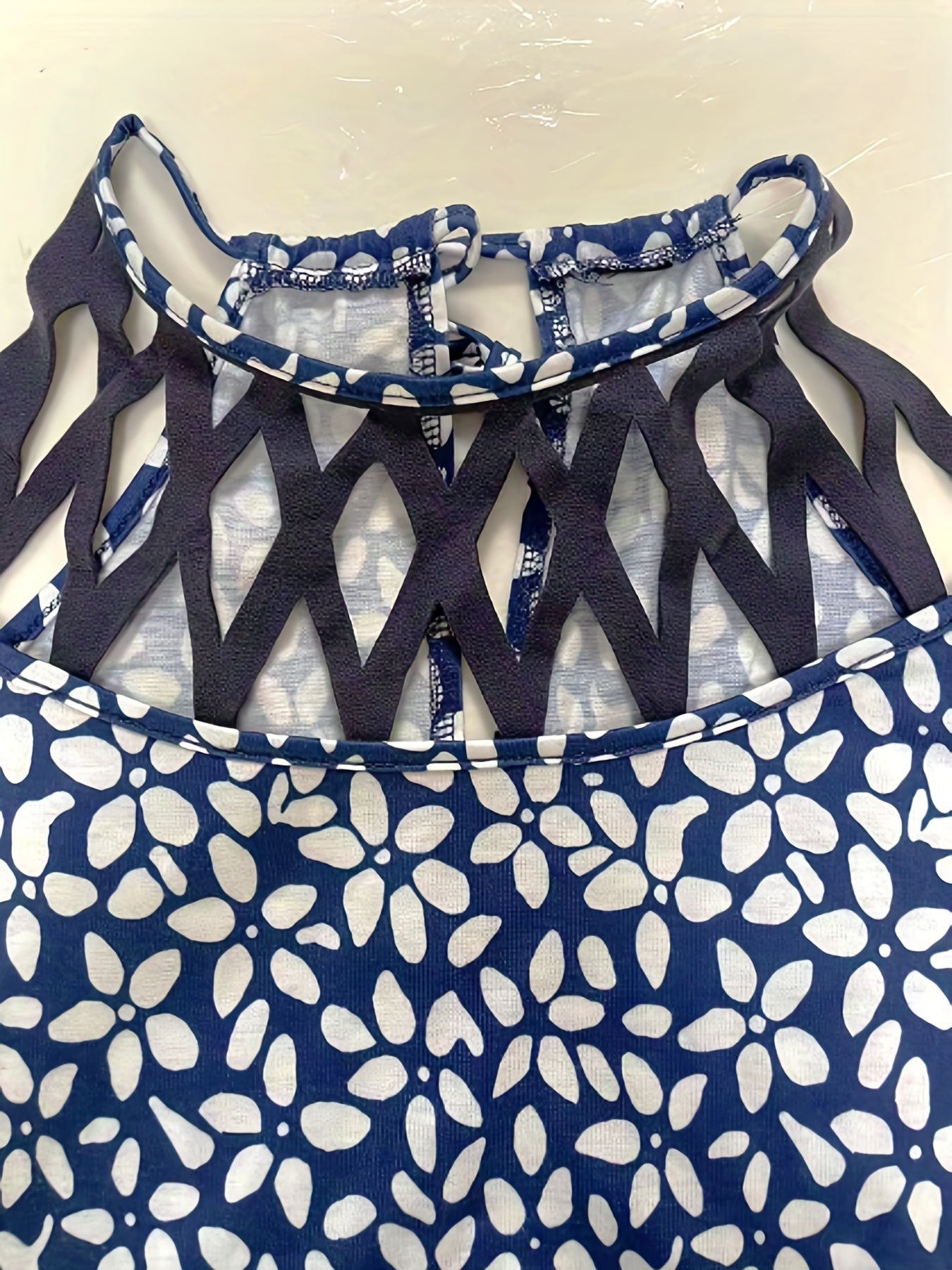 Abito estivo con stampa e schiena scoperta - donna con scollo rotondo