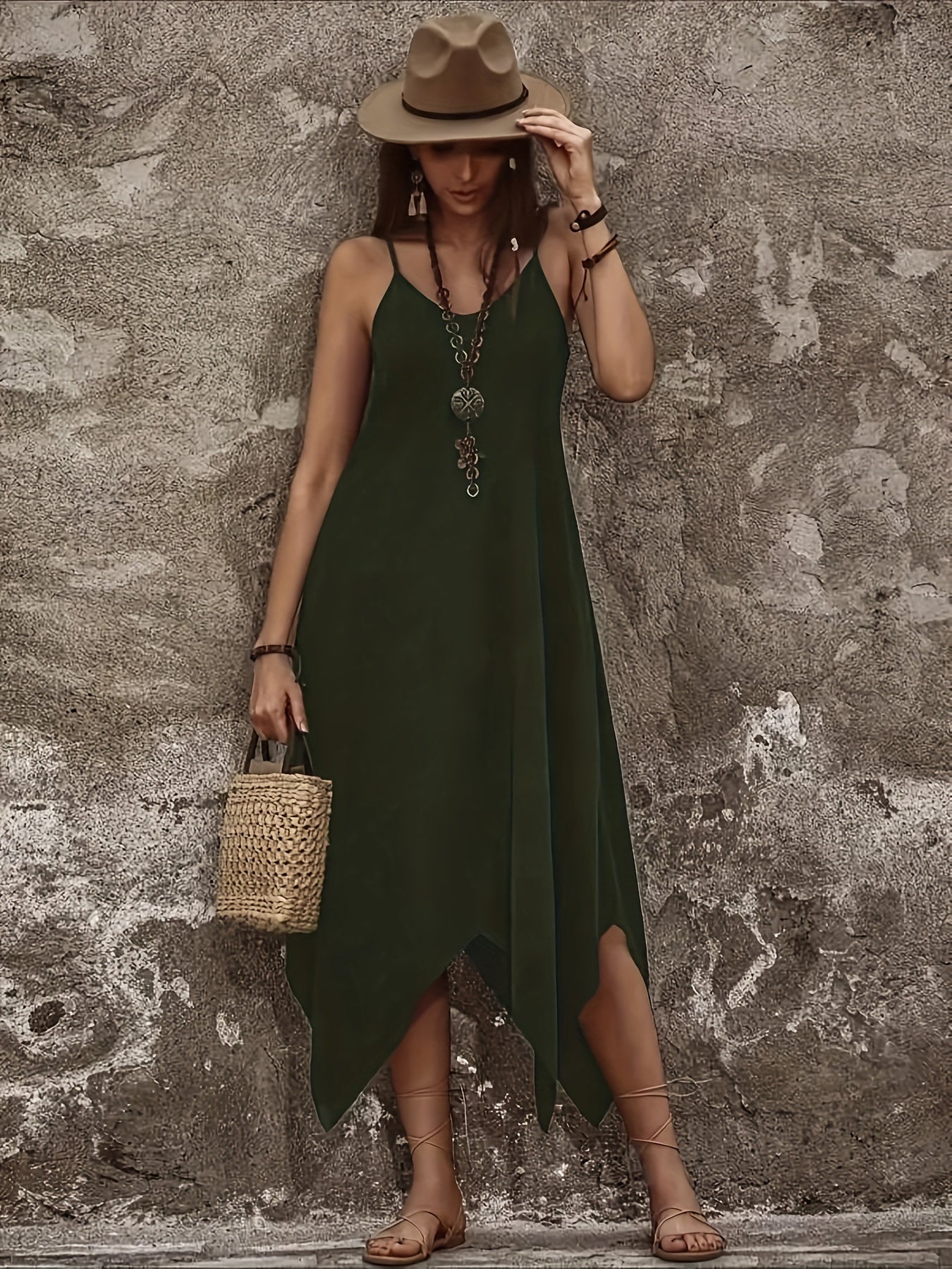 Abito con orlo asimmetrico e cinturino per gli spaghetti, casual e senza maniche