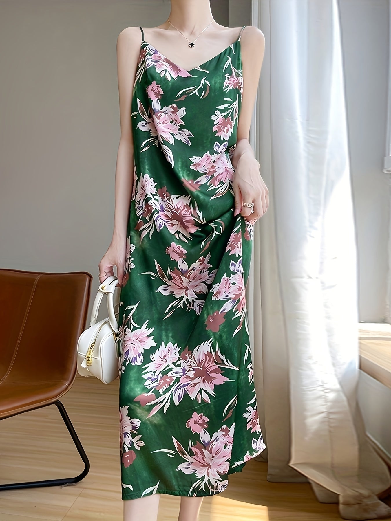 Abito midi in raso con motivo floreale - Scollo a V, Senza maniche, Linea A, Traspirante