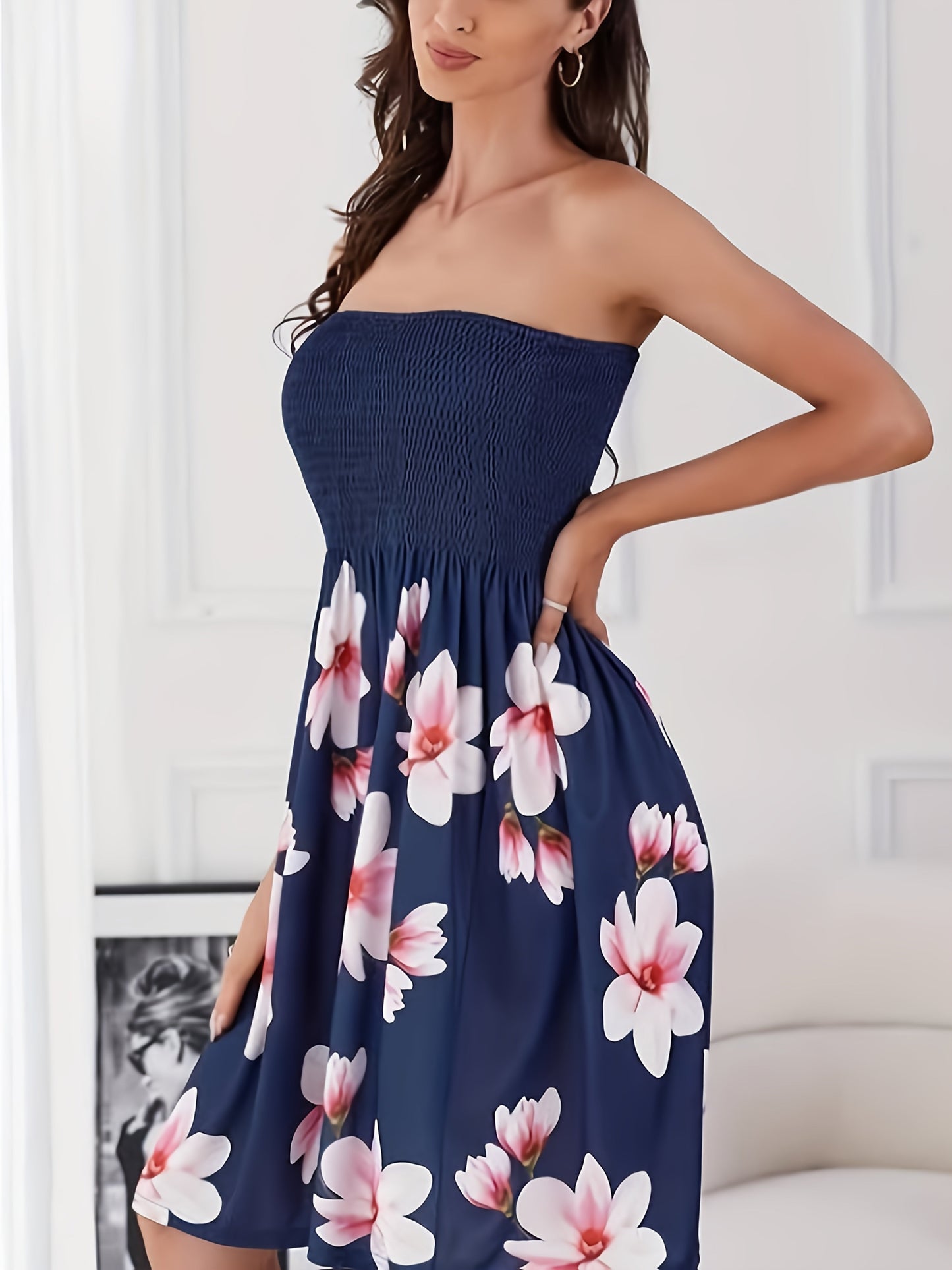 Abito elegante a tuba senza spalline e senza maniche con motivo floreale