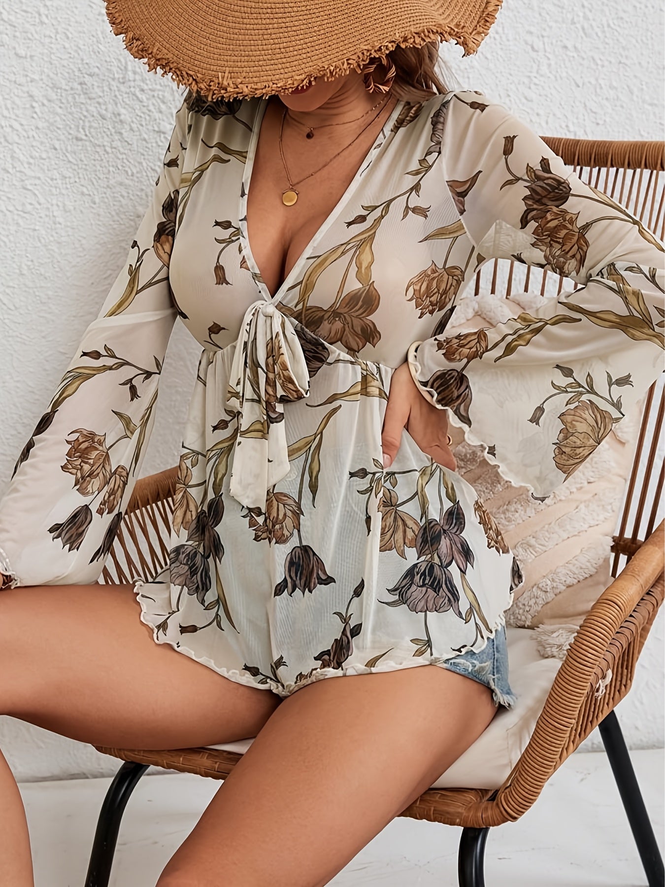 Elegante abito in rete floreale - scollo a V, maniche lunghe e leggerezza per la primavera e l'estate