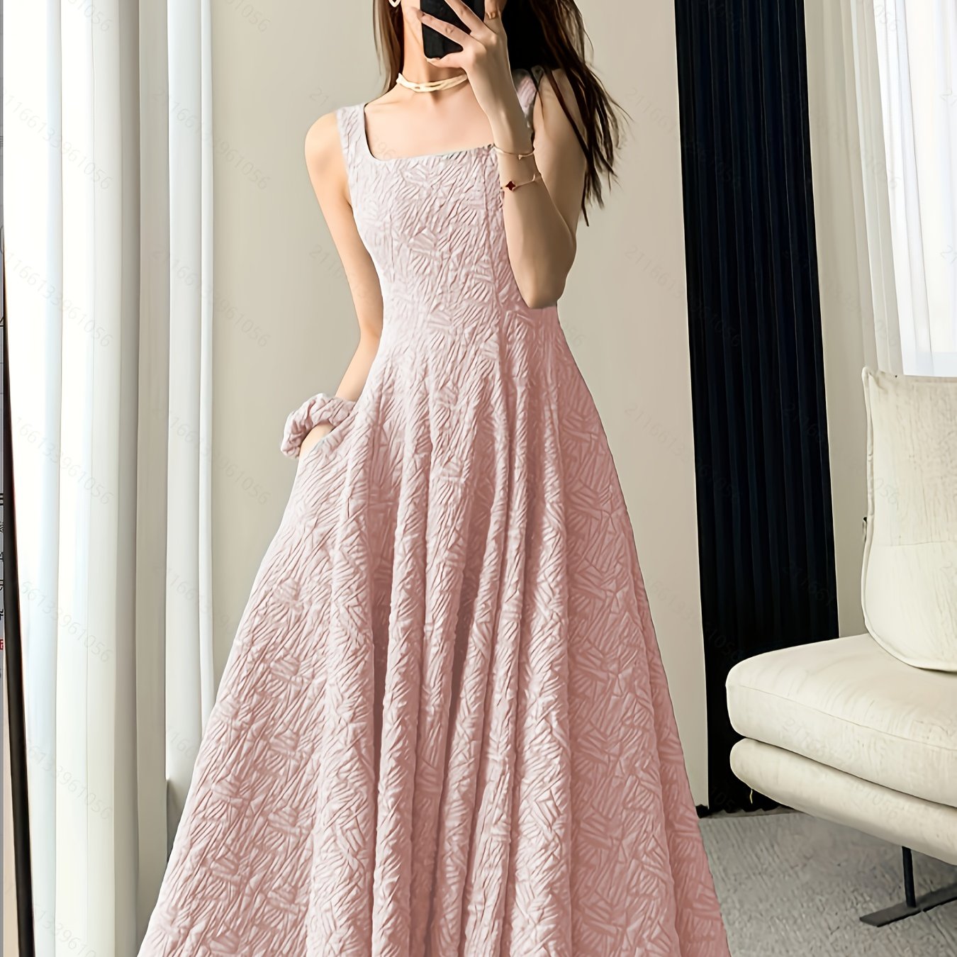 Abito elegante con scollatura quadrata - ideale per la primavera e l'estate