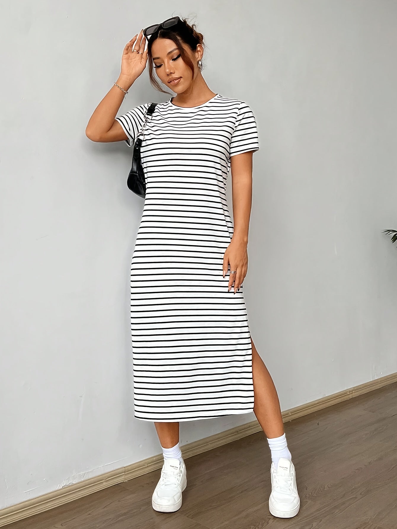 Abito estivo a righe bianche e nere, casual a maniche corte