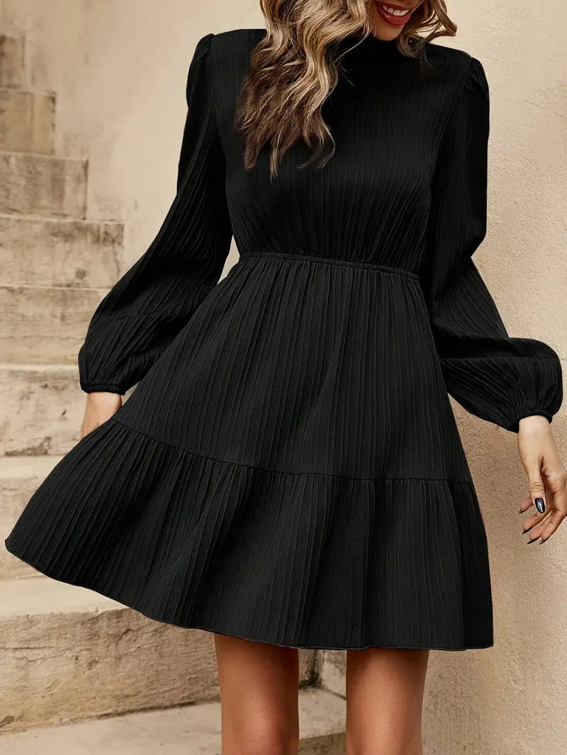 Abito femminile dalla linea ad A con orlo arricciato