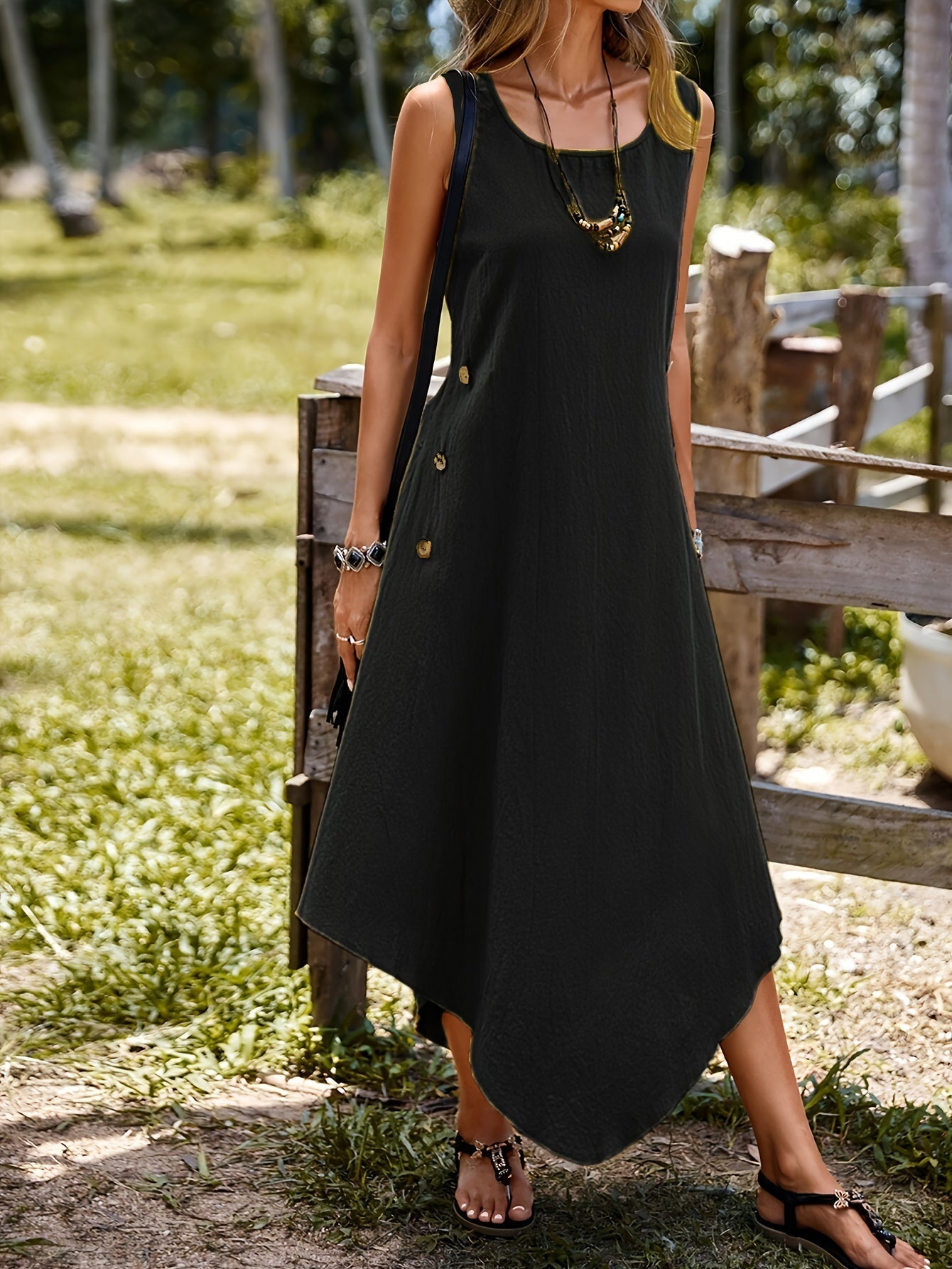 Abito asimmetrico senza maniche in linea A con decorazione a bottoni, maxi abito elegante