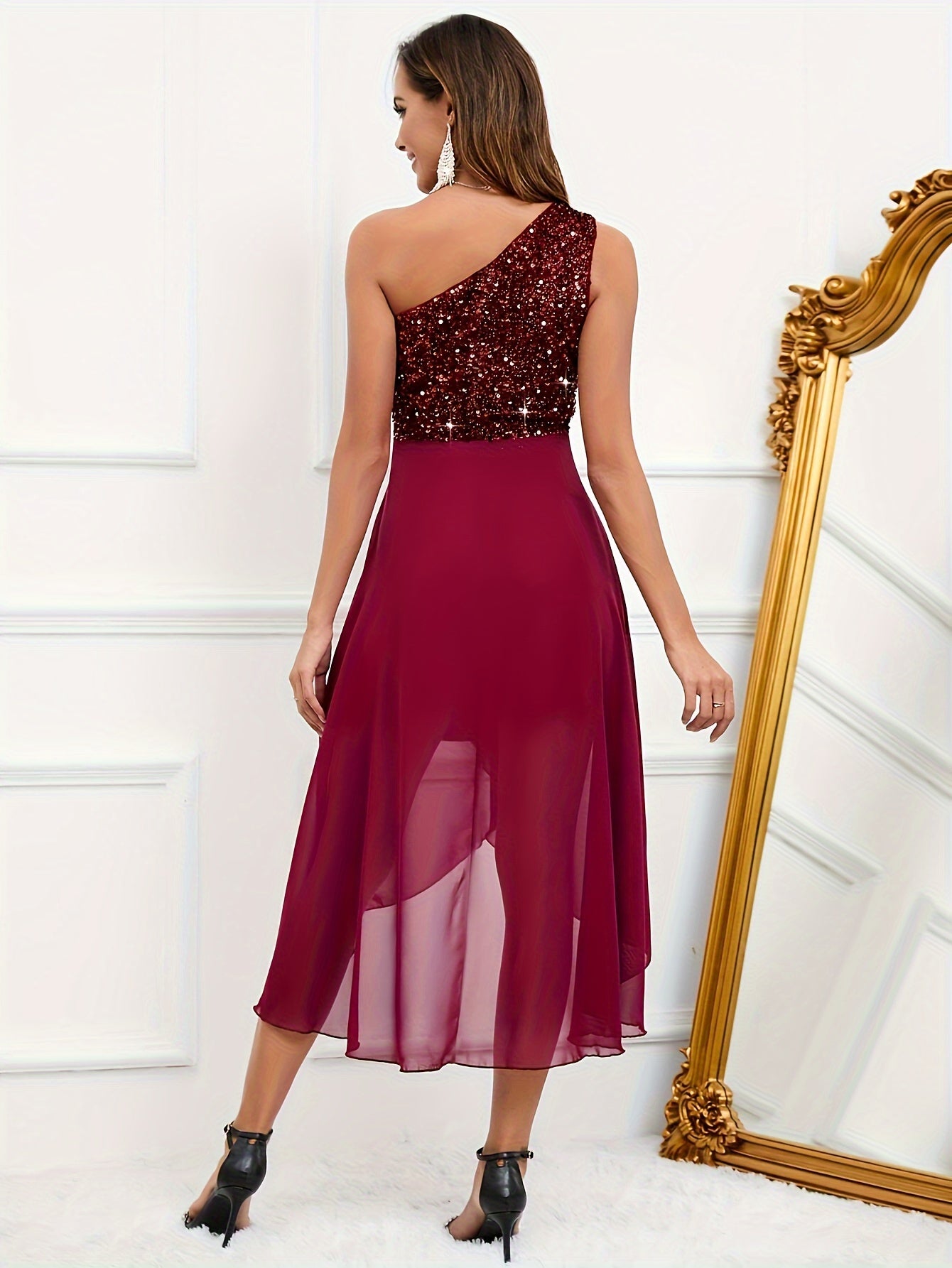 Elegante abito da damigella estivo - orlo asimmetrico, paillettes a contrasto