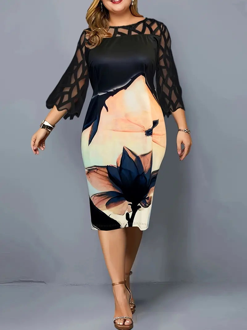 Abito stile plus size con stampa floreale e cuciture a rete
