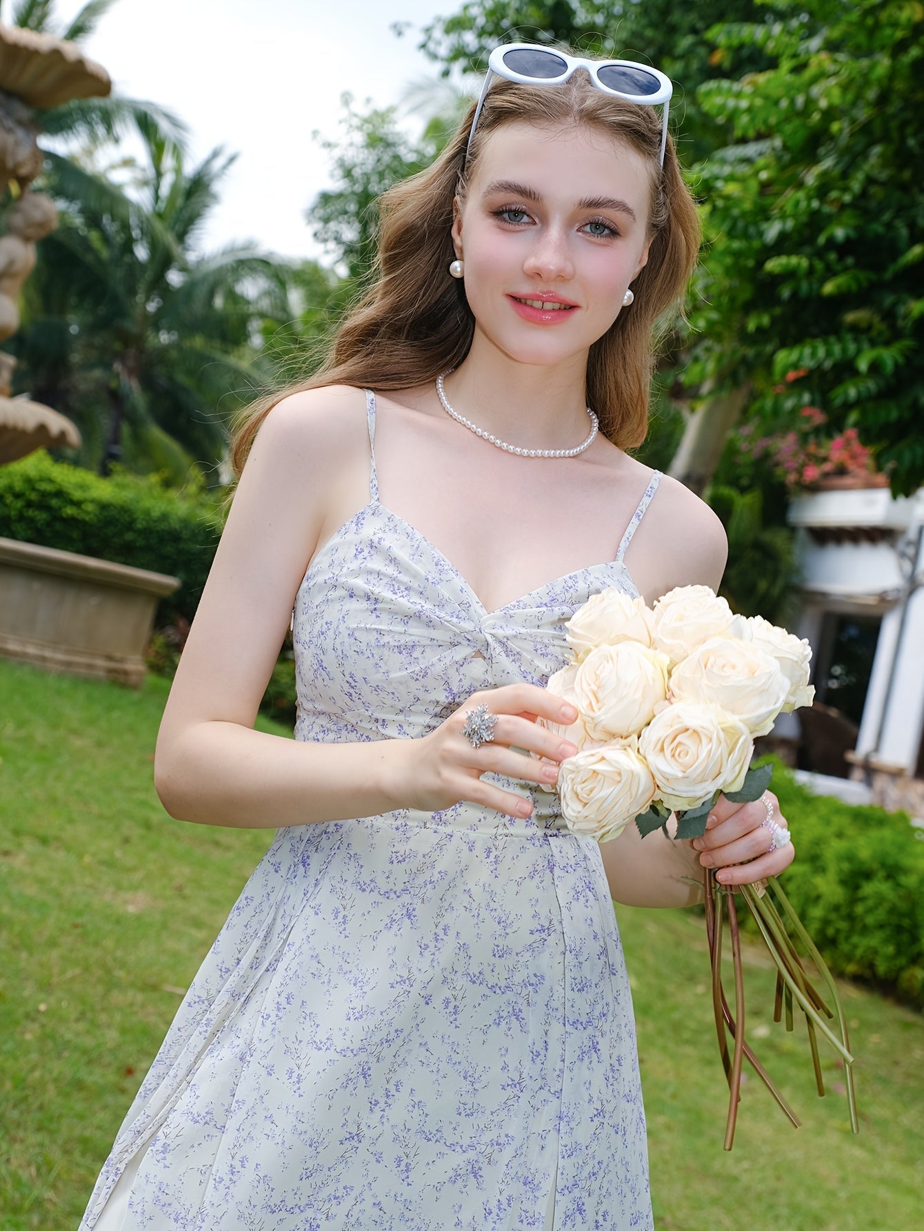 Elegante abito a spaghetti con stampa all-over - Spacco, senza schienale