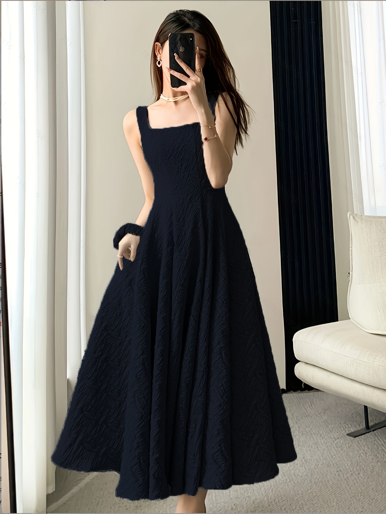 Abito elegante con scollatura quadrata - ideale per la primavera e l'estate