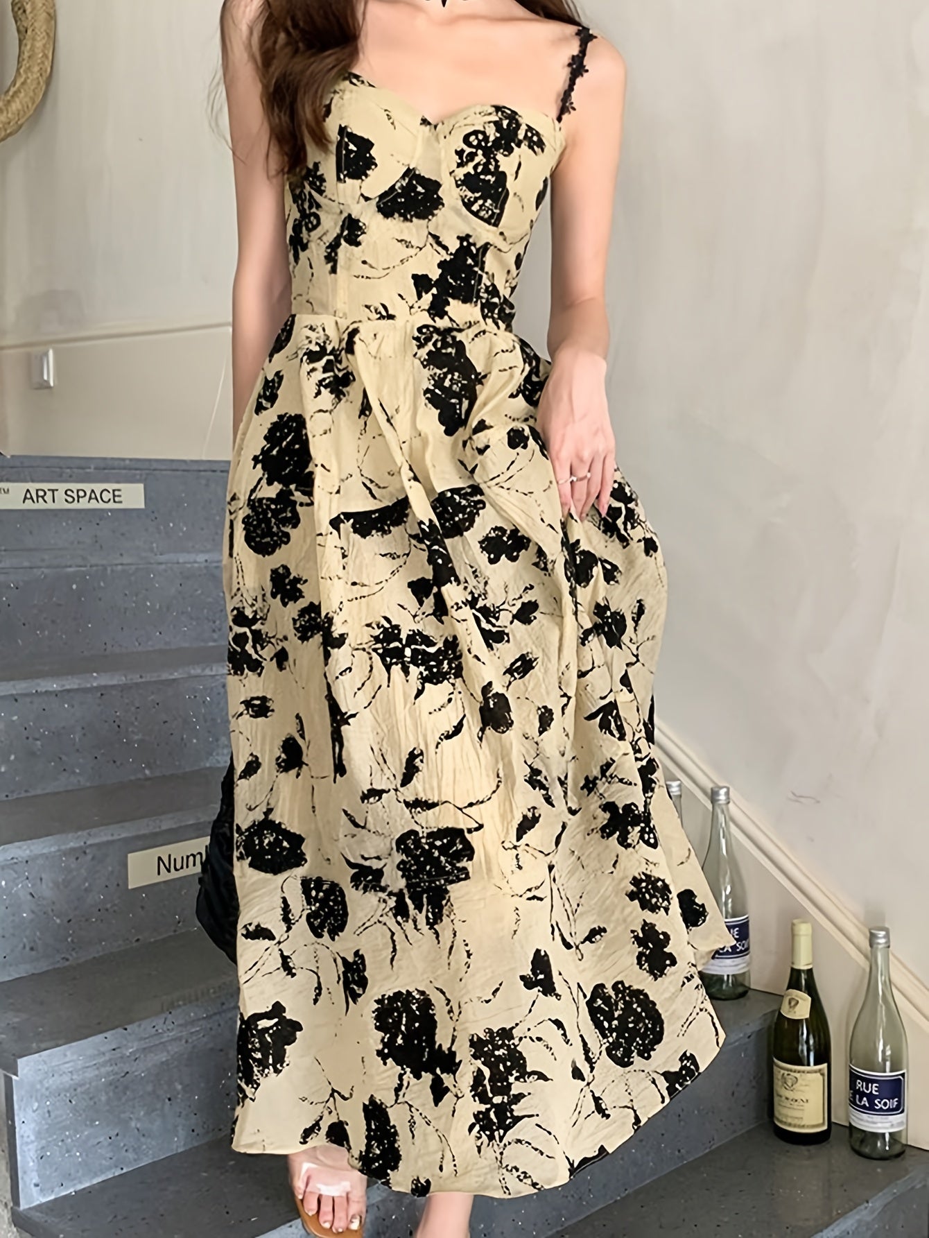 Elegante abito floreale con bretelle - Senza maniche, linea ad A