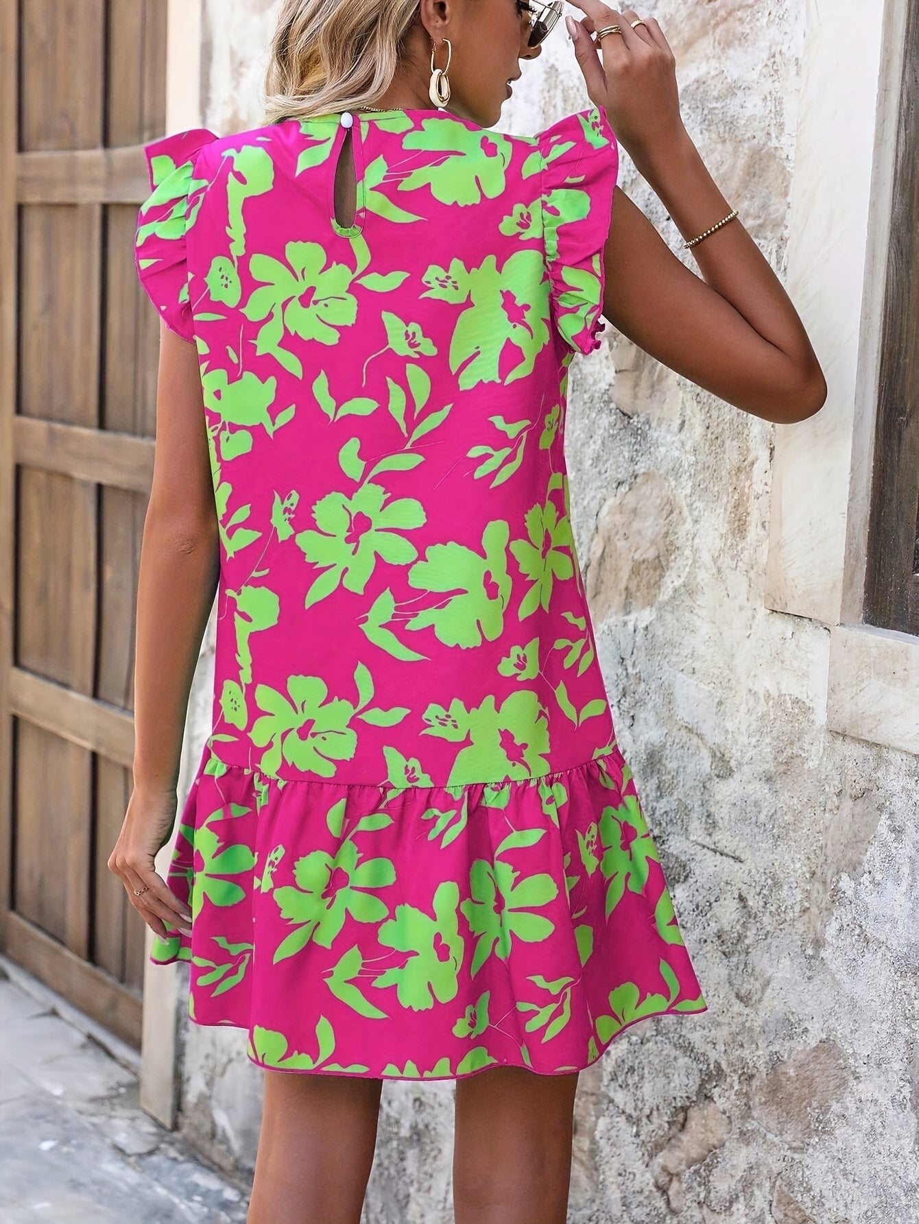 Abito con maniche arricciate e motivo floreale per donna