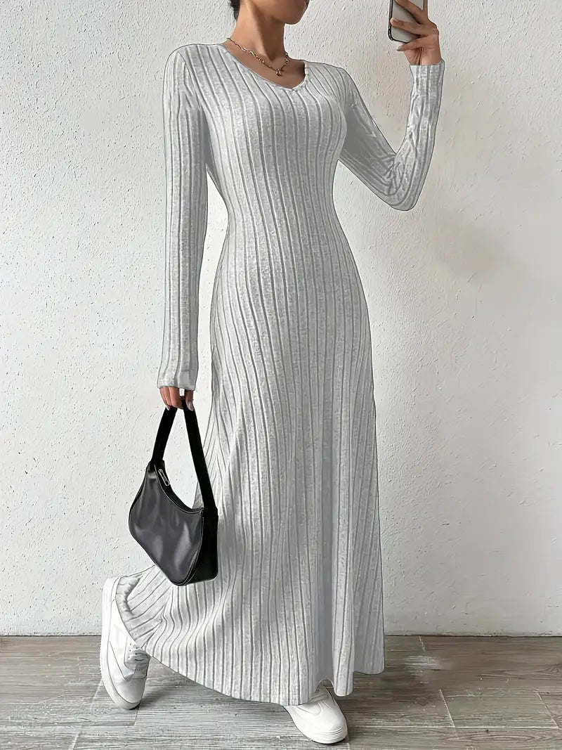 Elegante abito in maglia a maniche lunghe con scollo a V – linea ad A