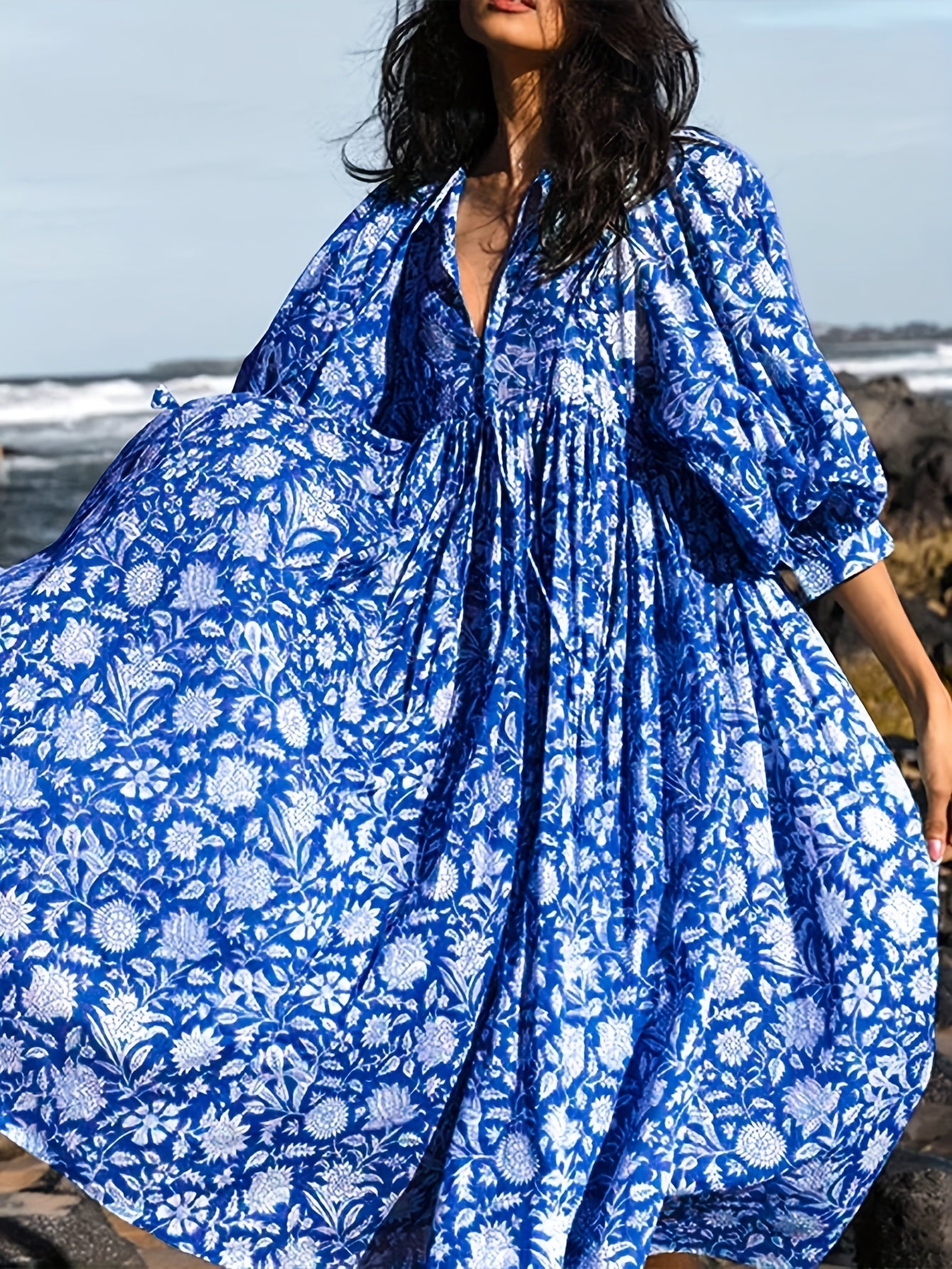 Abito floreale con scollo a V - Abito estivo arioso con maniche a lanterna