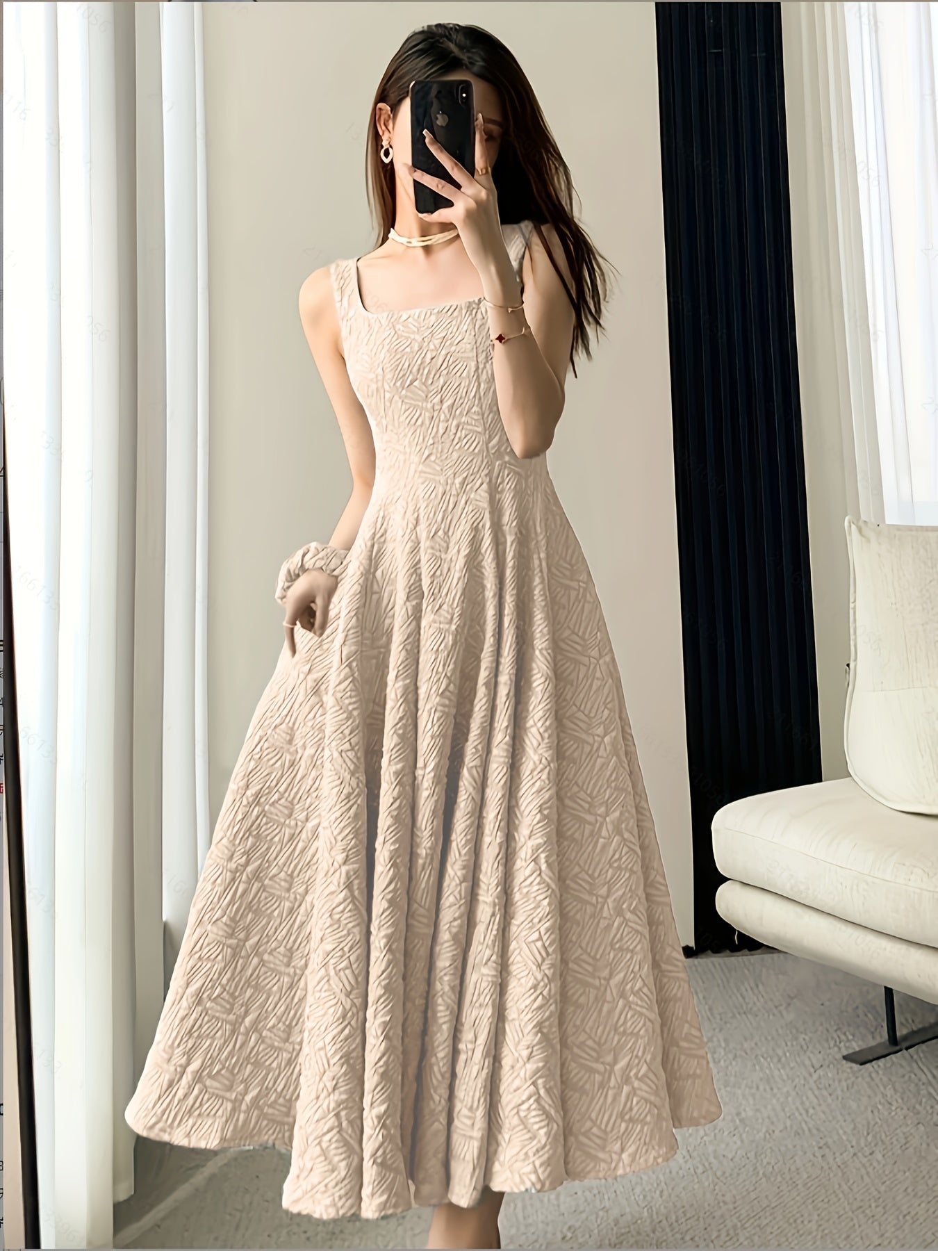 Abito elegante con scollatura quadrata - ideale per la primavera e l'estate