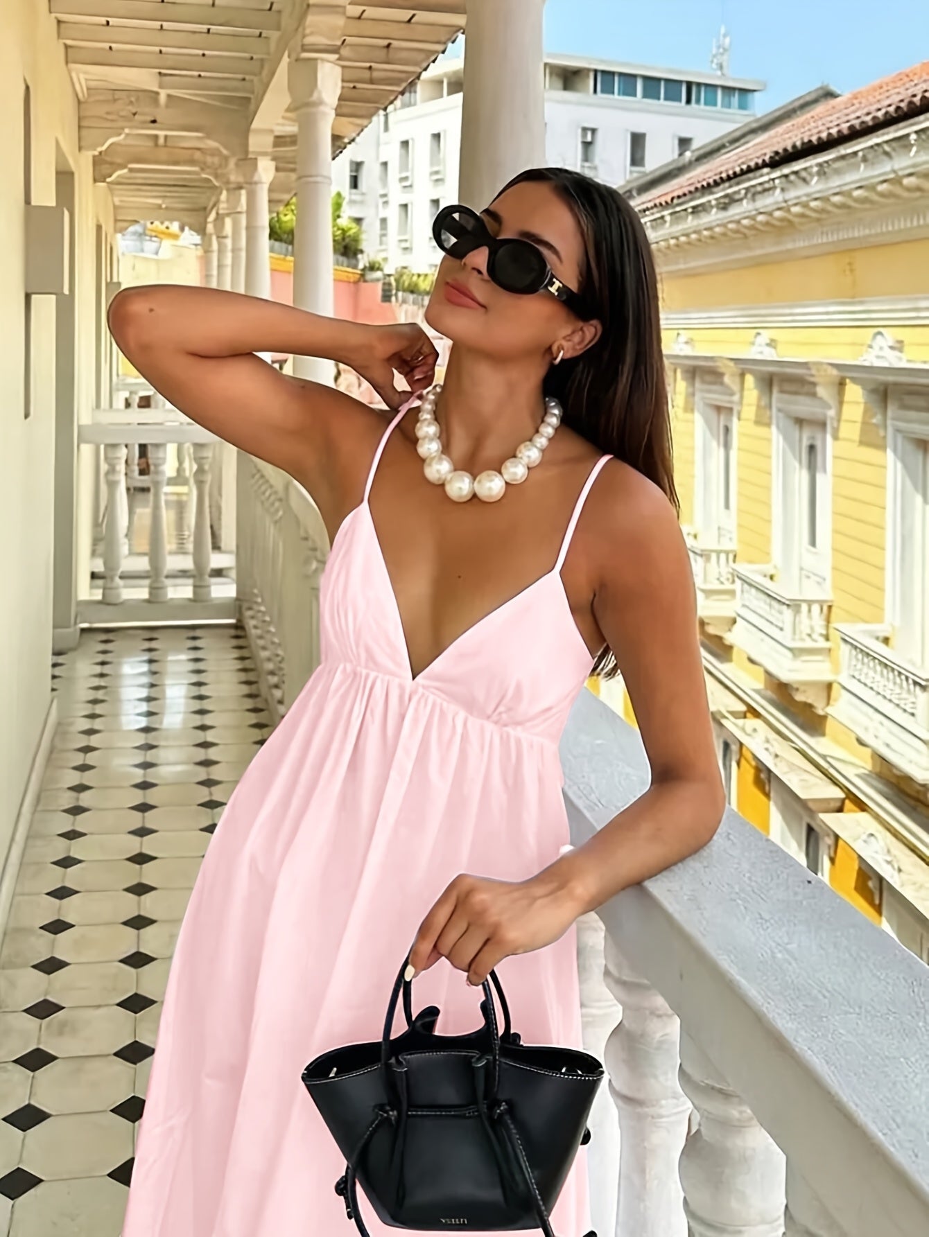 Maxi abito senza schienale - abito estivo chic con scollatura a V, spalline, poliestere arioso