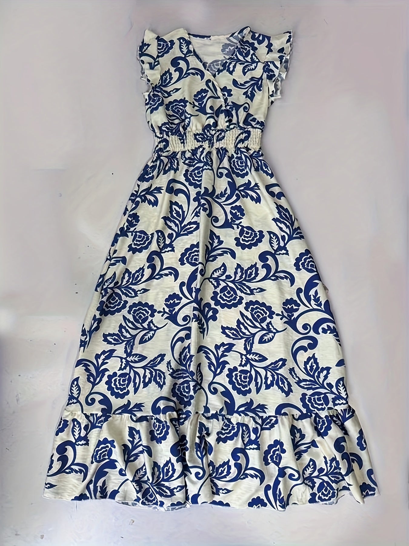 Maxi abito da donna elegante con scollatura profonda e maniche arricciate