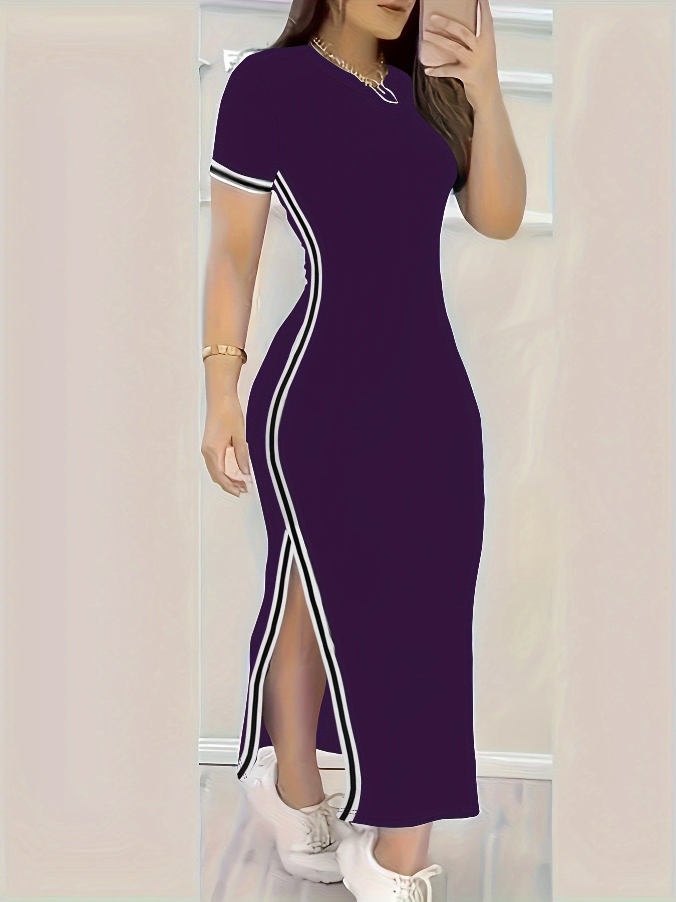 Elegante abito bodycon con orlo a contrasto - maniche corte e aderente alla figura