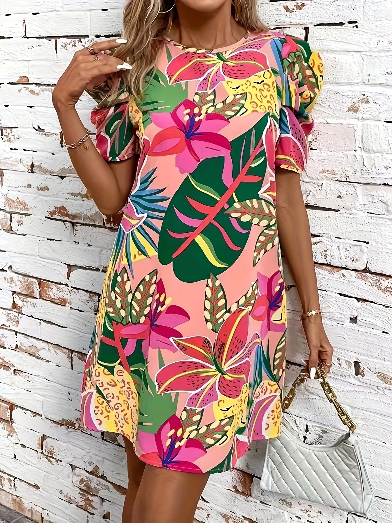 Abito estivo arioso con stampa - lunghezza al ginocchio, maniche a sbuffo, elegante e confortevole