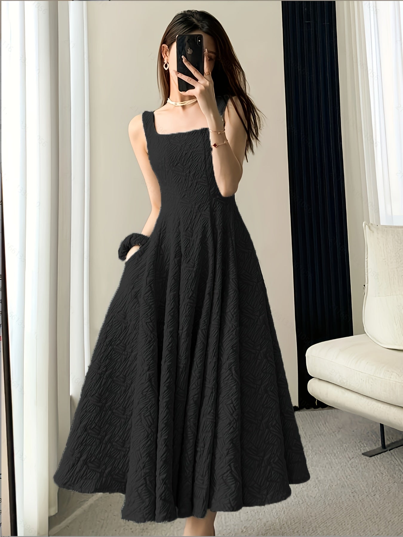 Abito elegante con scollatura quadrata - ideale per la primavera e l'estate