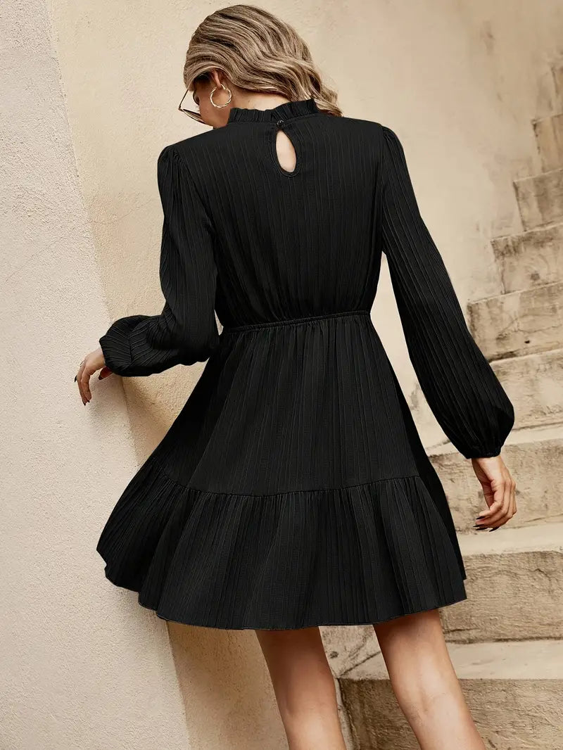 Abito femminile dalla linea ad A con orlo arricciato