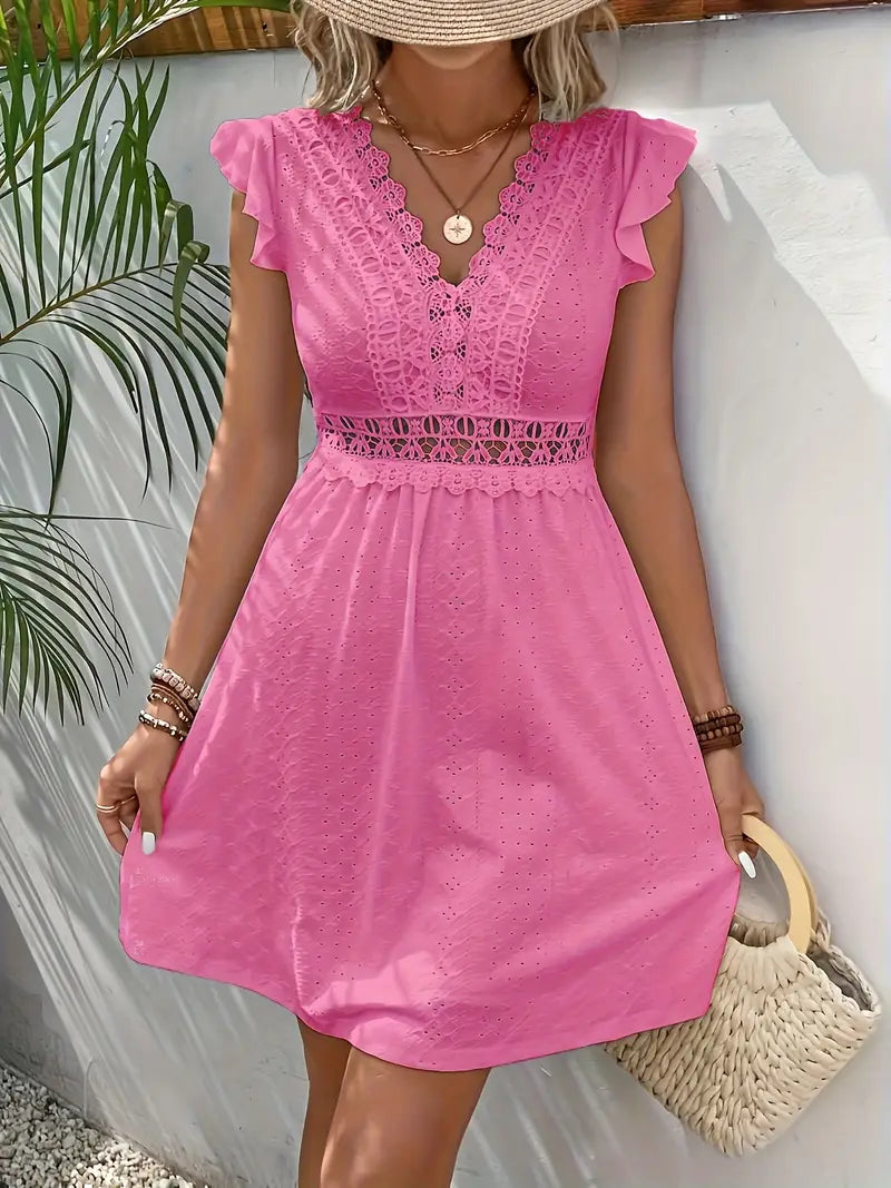 Abito a trapezio con scollo a V, rifiniture in pizzo e maniche a farfalla