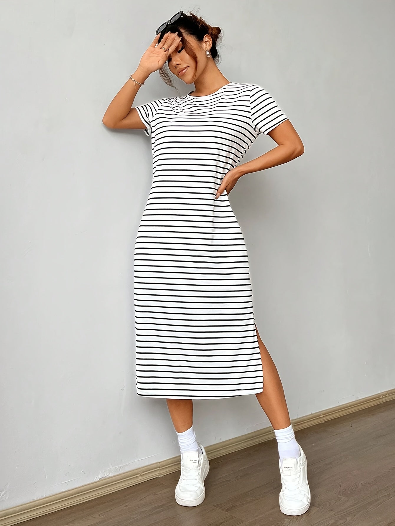 Abito estivo a righe bianche e nere, casual a maniche corte