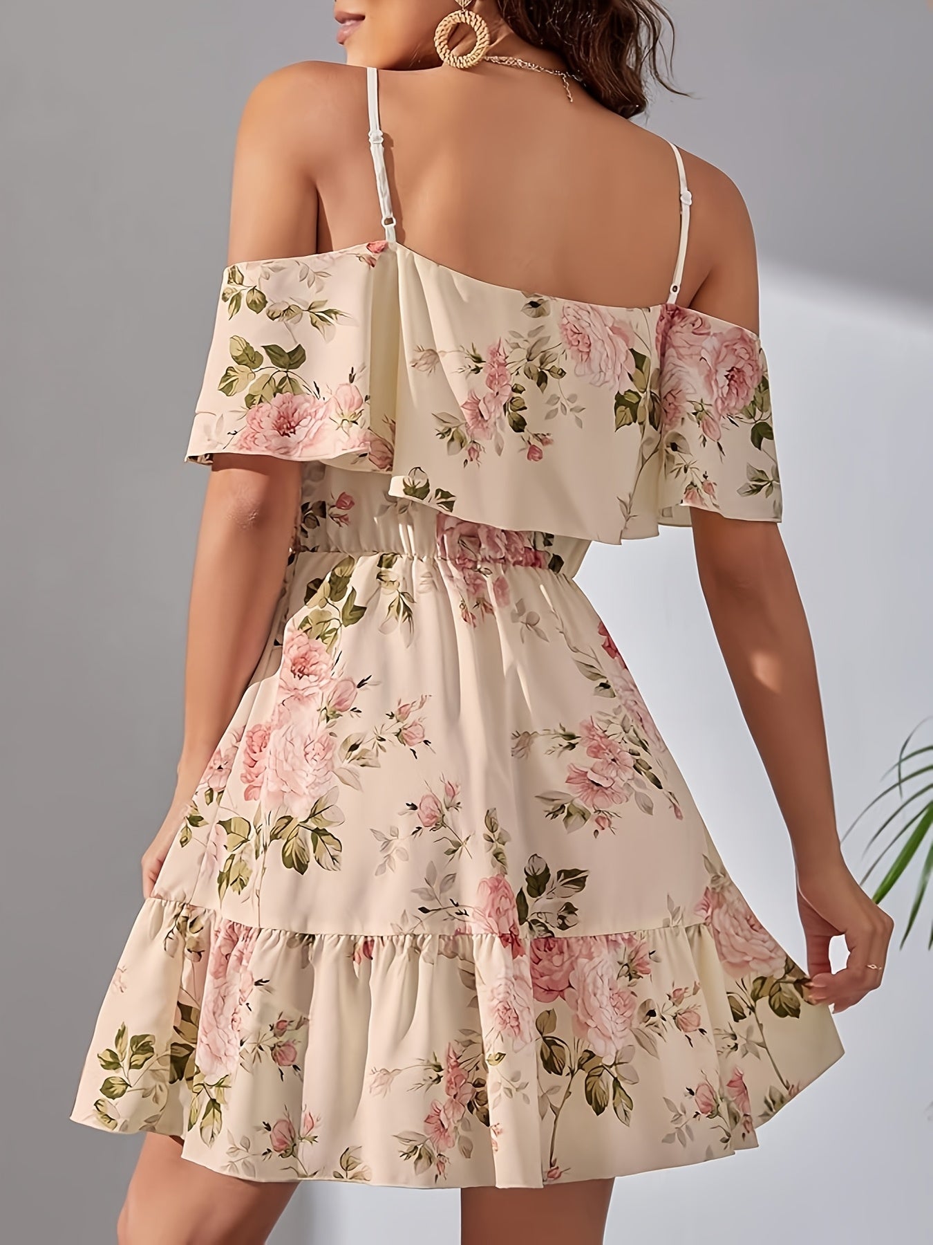 Abito casual a spalla fredda con stampa floreale e maniche corte