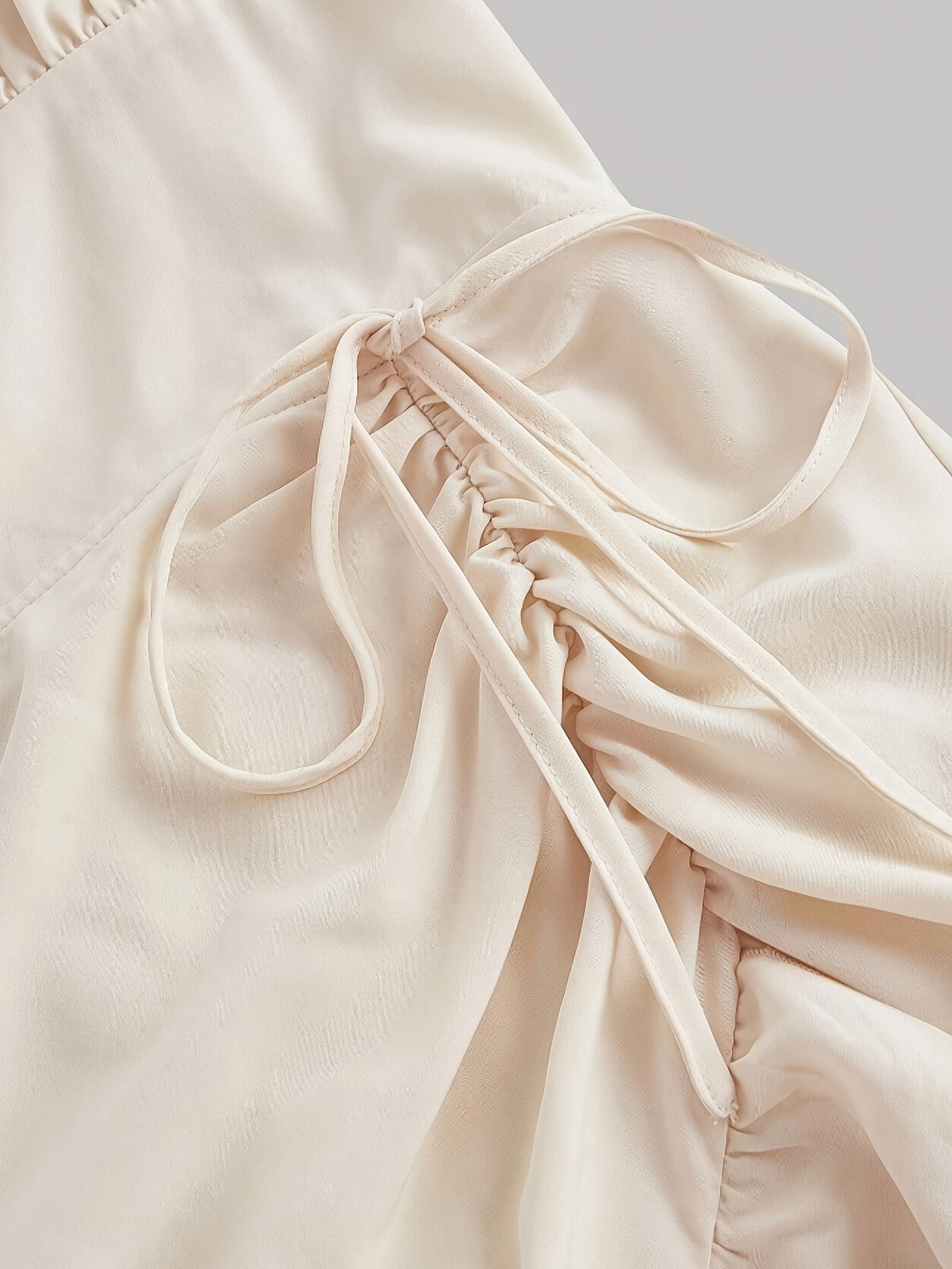 Elegante abito asimmetrico in poliestere, perfetto per la primavera/estate