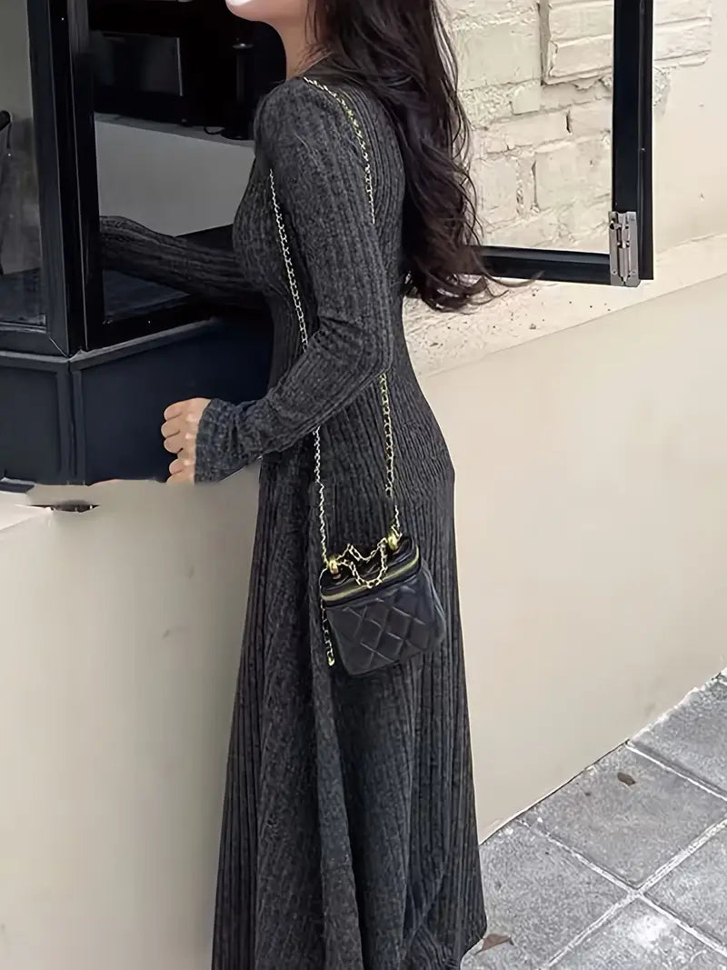 Abito da donna a coste con scollo a V e maniche lunghe