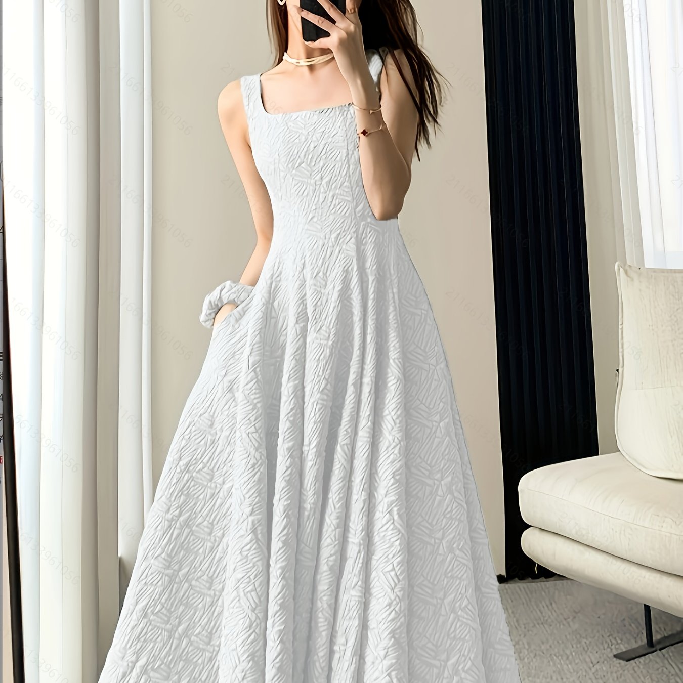 Abito elegante con scollatura quadrata - ideale per la primavera e l'estate