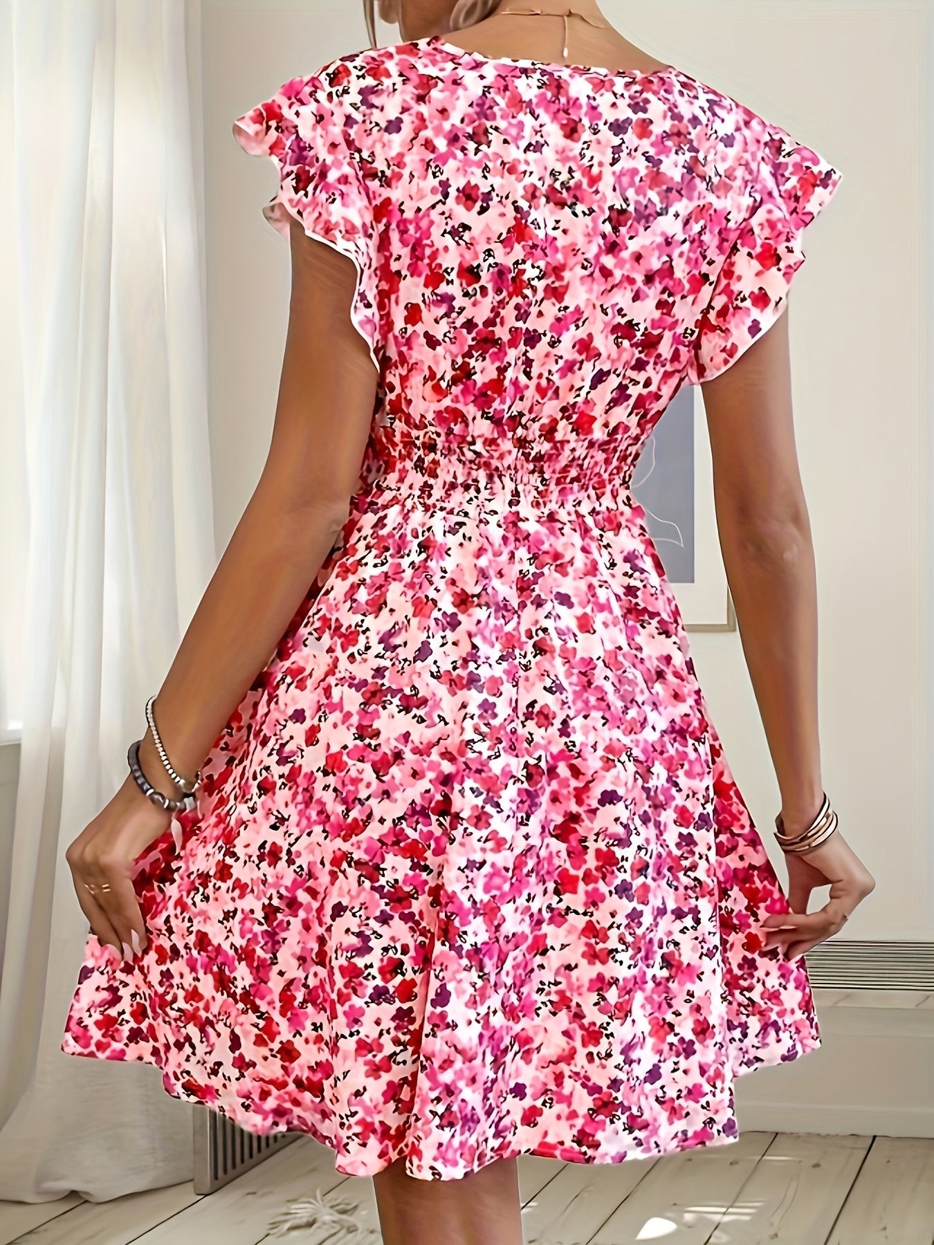 Elegante abito A-line - motivo floreale, scollatura incrociata, arioso