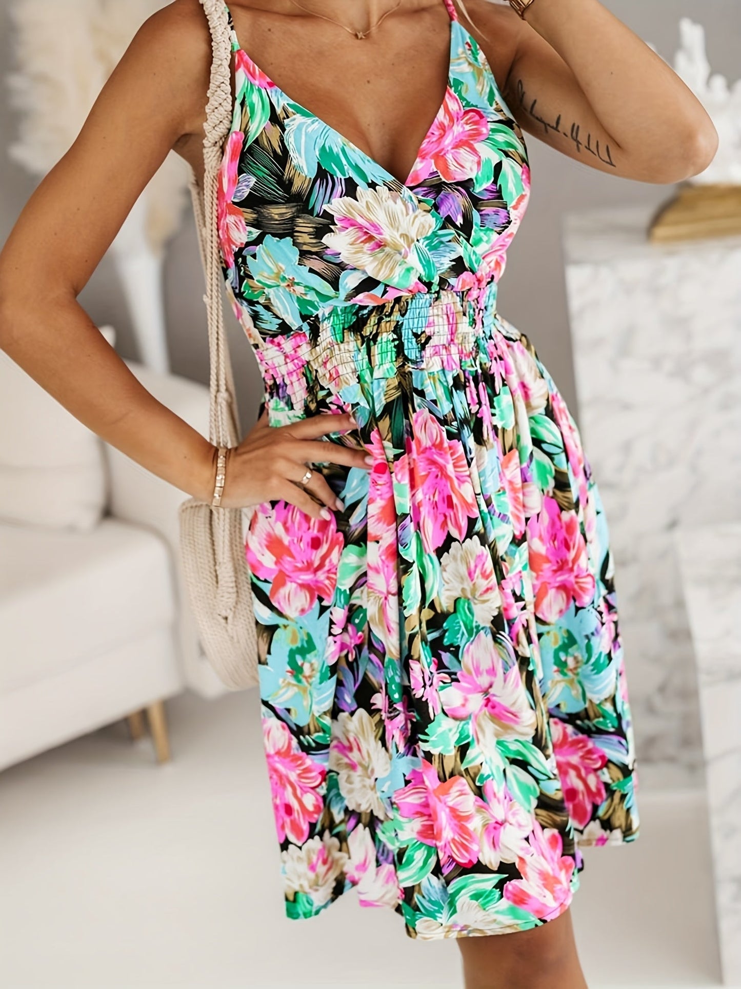 Abito estivo con scollo a V - Abito leggero con cinturino a spaghetti con motivo