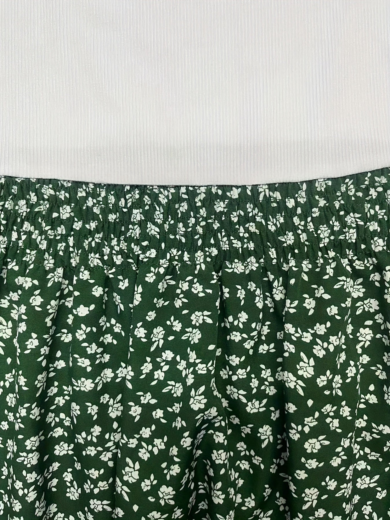 Abito floreale senza maniche - aderente, con scollo a V, arioso ed elegante per la primavera e l'estate